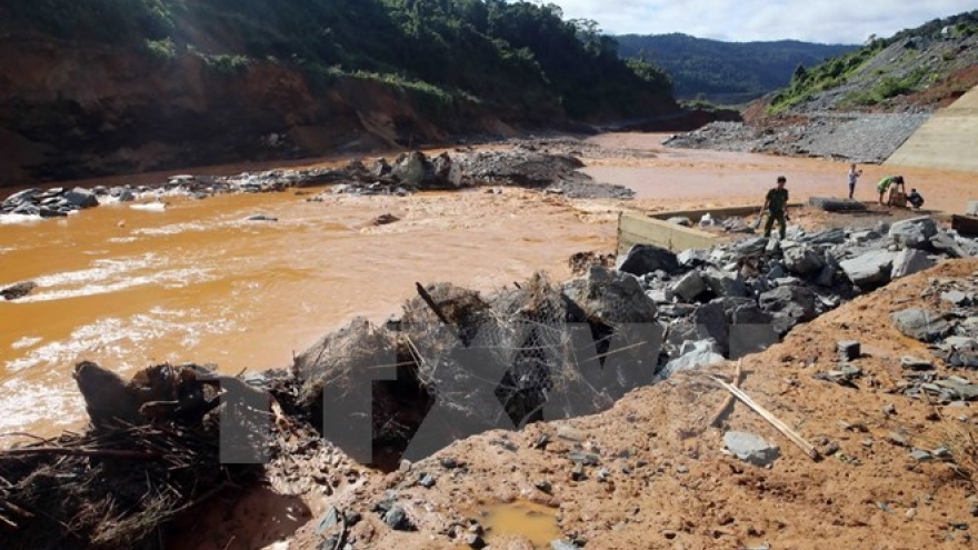 PM urges urgent response to dam break incident in Quang Nam