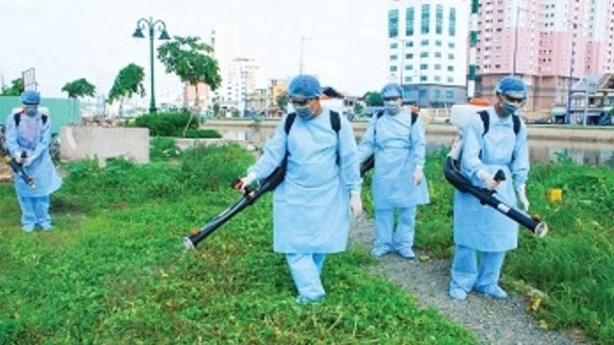 
        Dengue fever outbreaks threaten Hanoi
                              