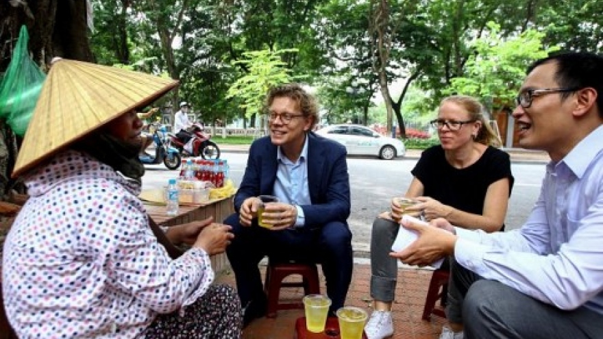 New Swedish ambassador tastes sidewalk iced tea in Hanoi