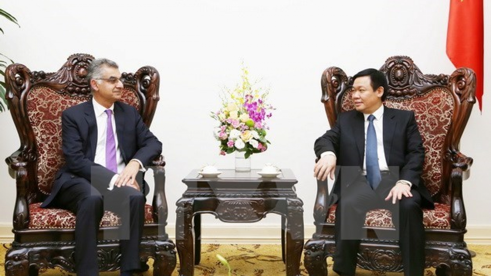 Deputy PM hosts Standard Chartered Vietnam’s CEO