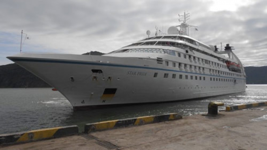 Int’l cruise ship docks at Binh Dinh province
