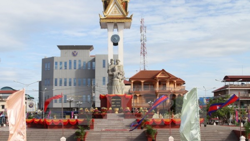 Vietnam-Cambodia dedicate refurbished friendship statue 