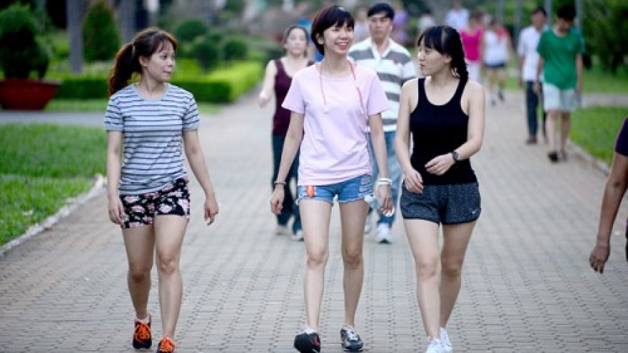 Nutritionist proposes ‘10,000 steps a day’ walking movement for Saigonese