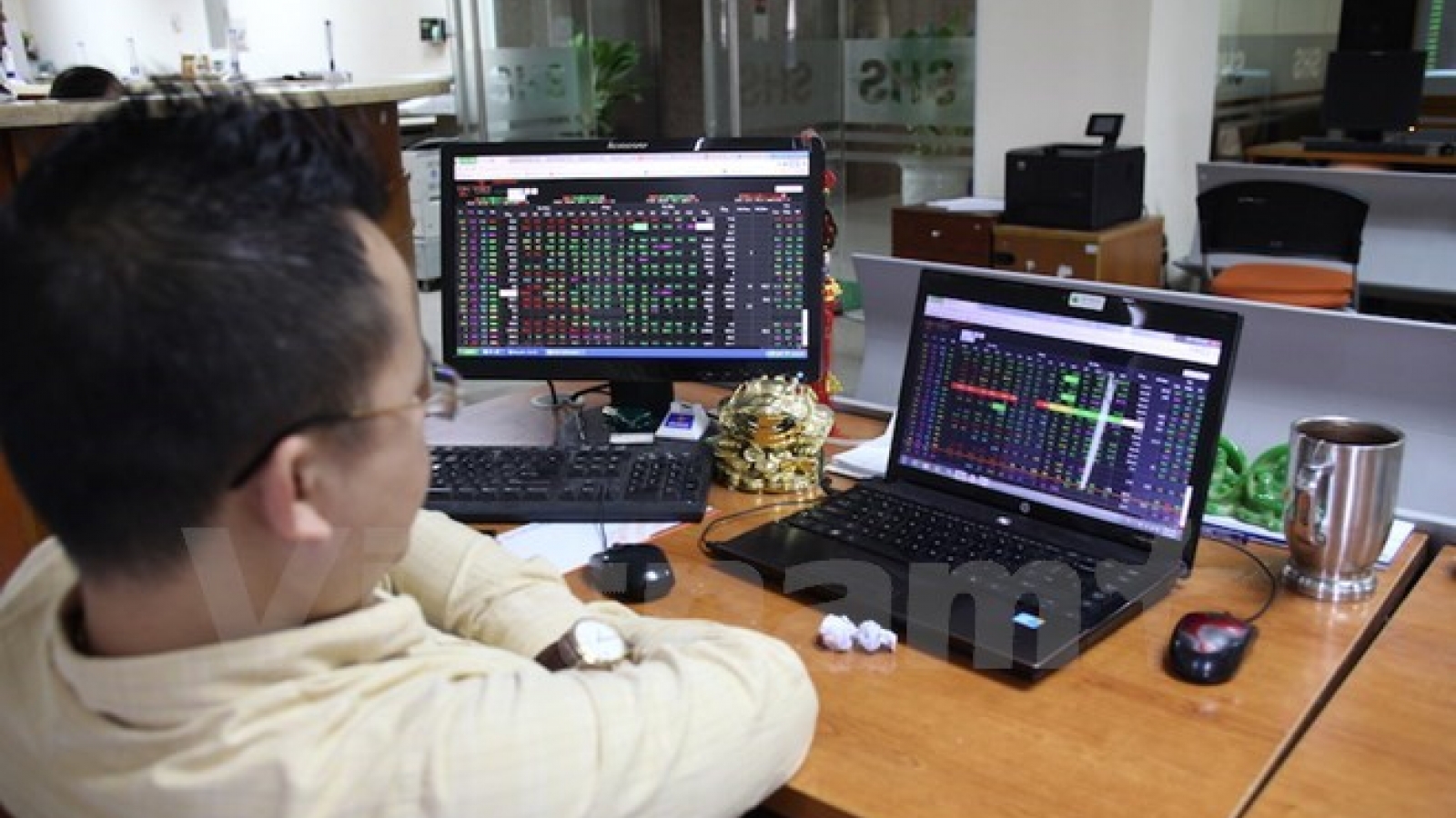 Vietnam shares slump after three-day rise