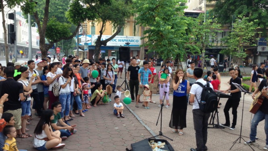 In Vietnam, street artists told to quit impromptu gigs for planned events