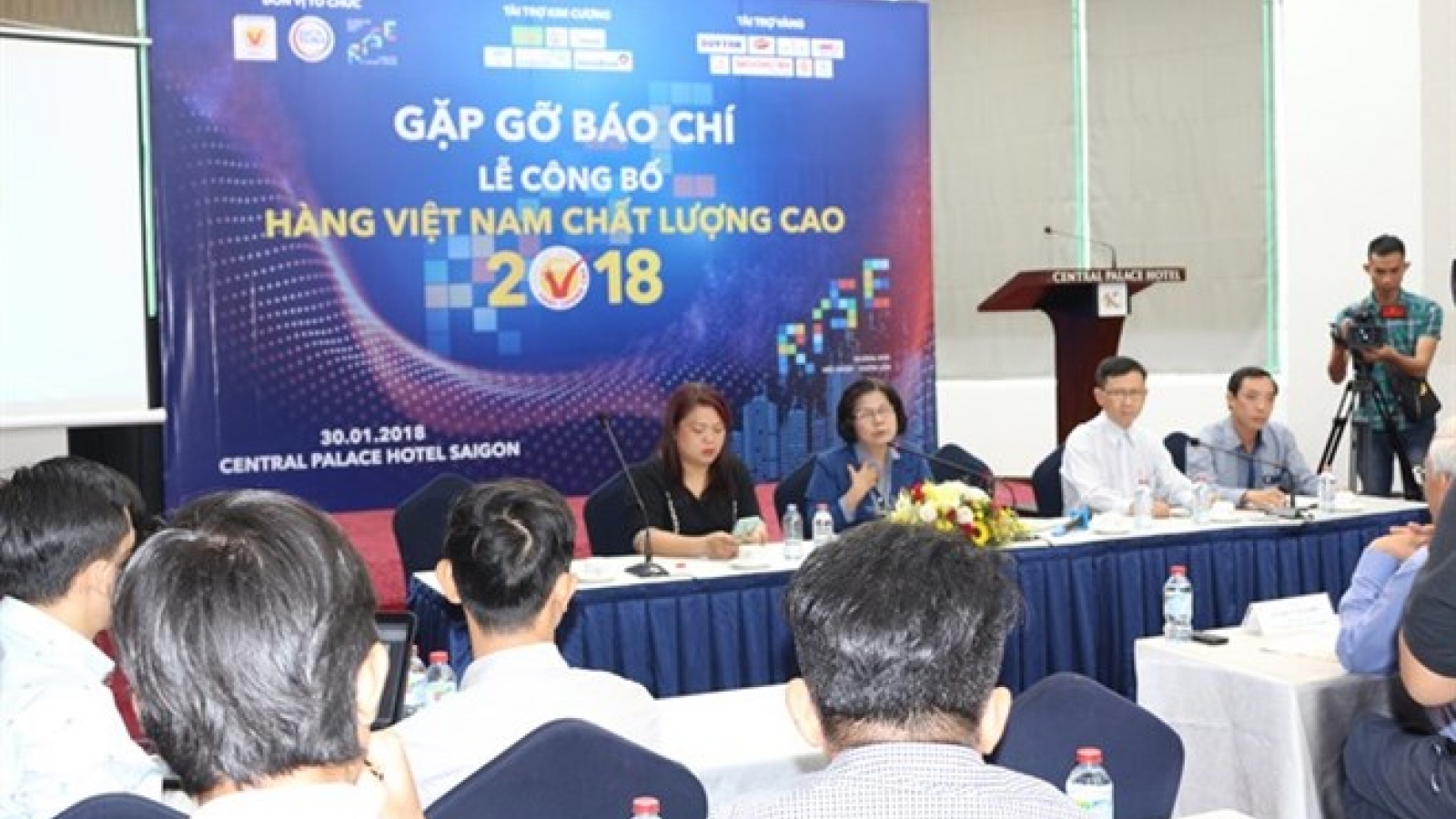 Survey: Young Vietnamese power online shopping