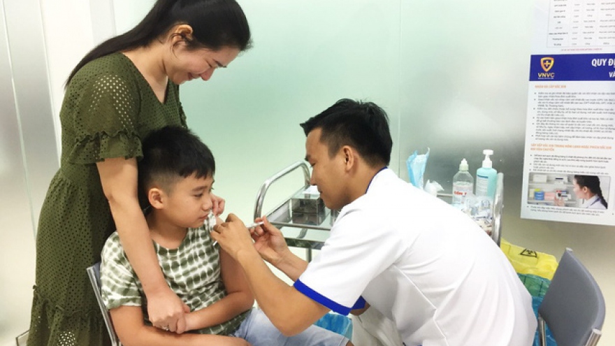 Ho Chi Minh City residents rush to receive swine flu shots