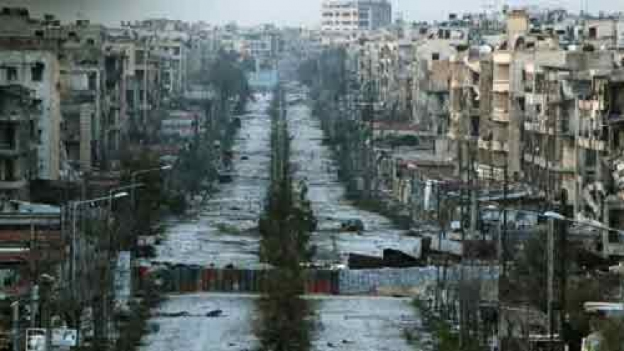 
        Air strikes hit camp in Syria, US condemns Assad statement
                              