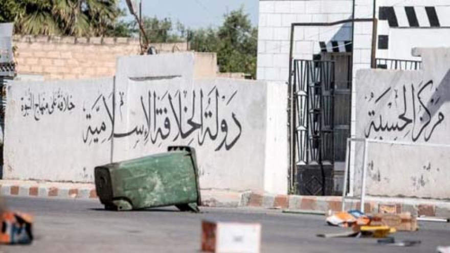 
        Islamic State attacks Kurdish-held town on Turkish border
                              