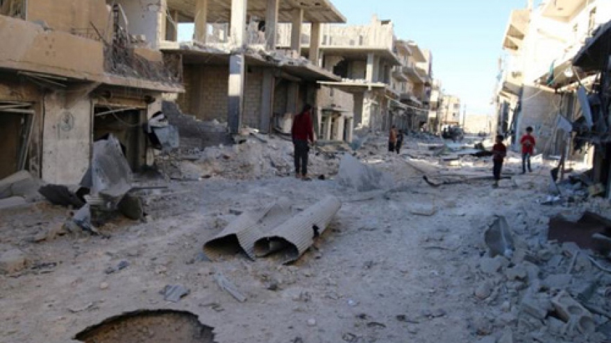 
        Syria presses Aleppo advance, tells rebels to leave
                              