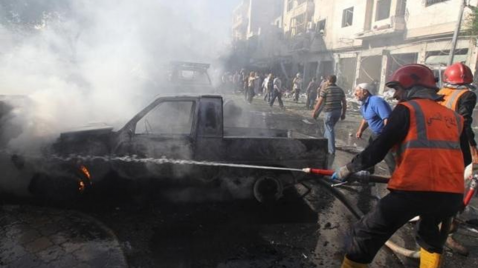 Syrian and Russian aircraft step up bombing of Aleppo city