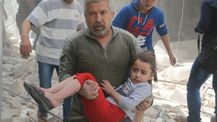 Syrian peace talks limp on to next week with opposition absent