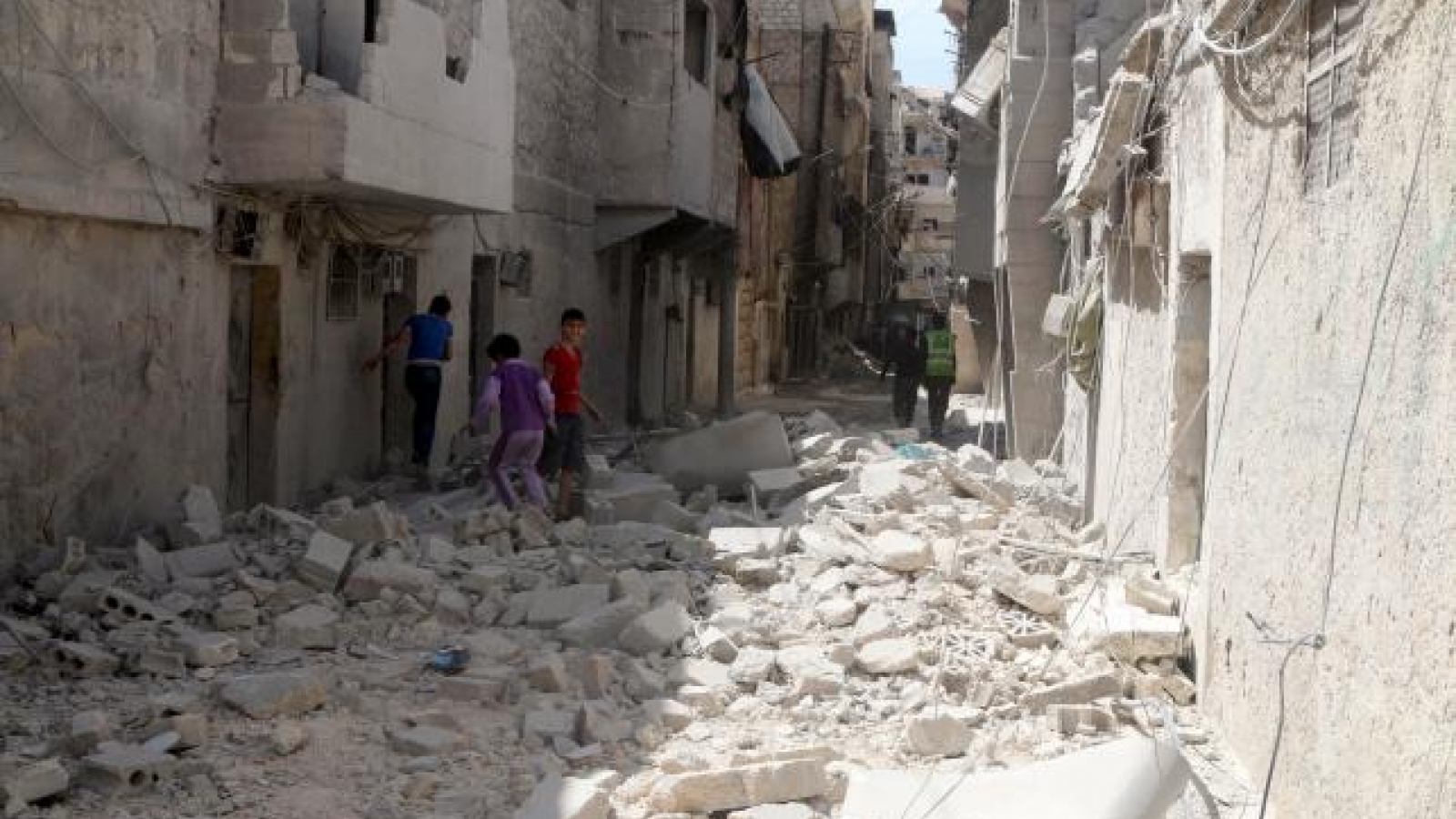 Iran, France concerned at Syria violence with talks set to resume