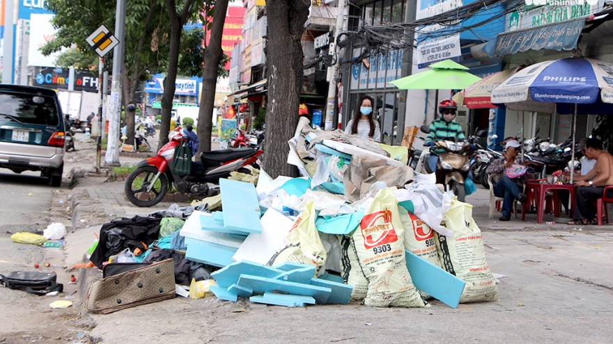Green trees neglected in Ho Chi Minh City