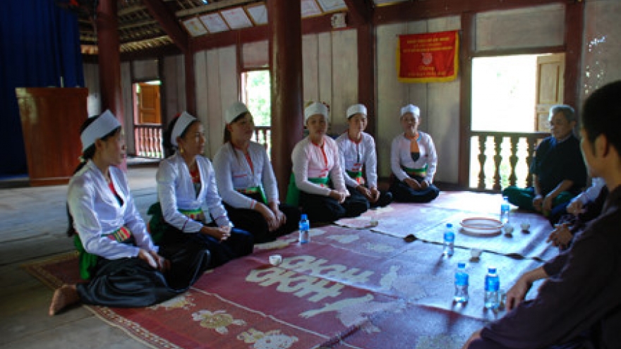 Dum singing of the Muong