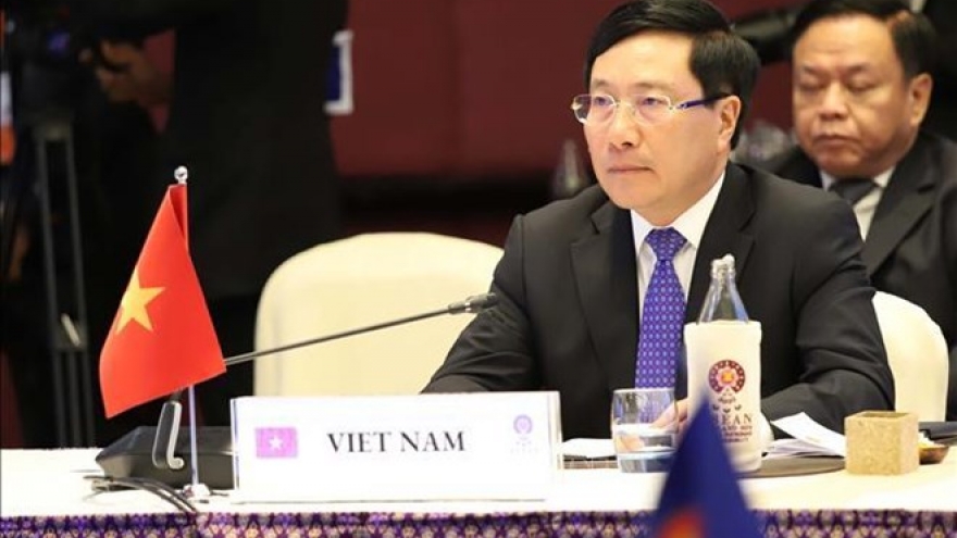 Vietnam vows to work for expanded ties between ASEAN and partners