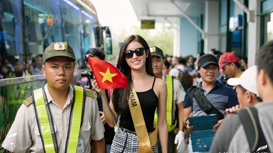 
        Miss Grand contestants welcomed in Quang Binh 
                          
                      