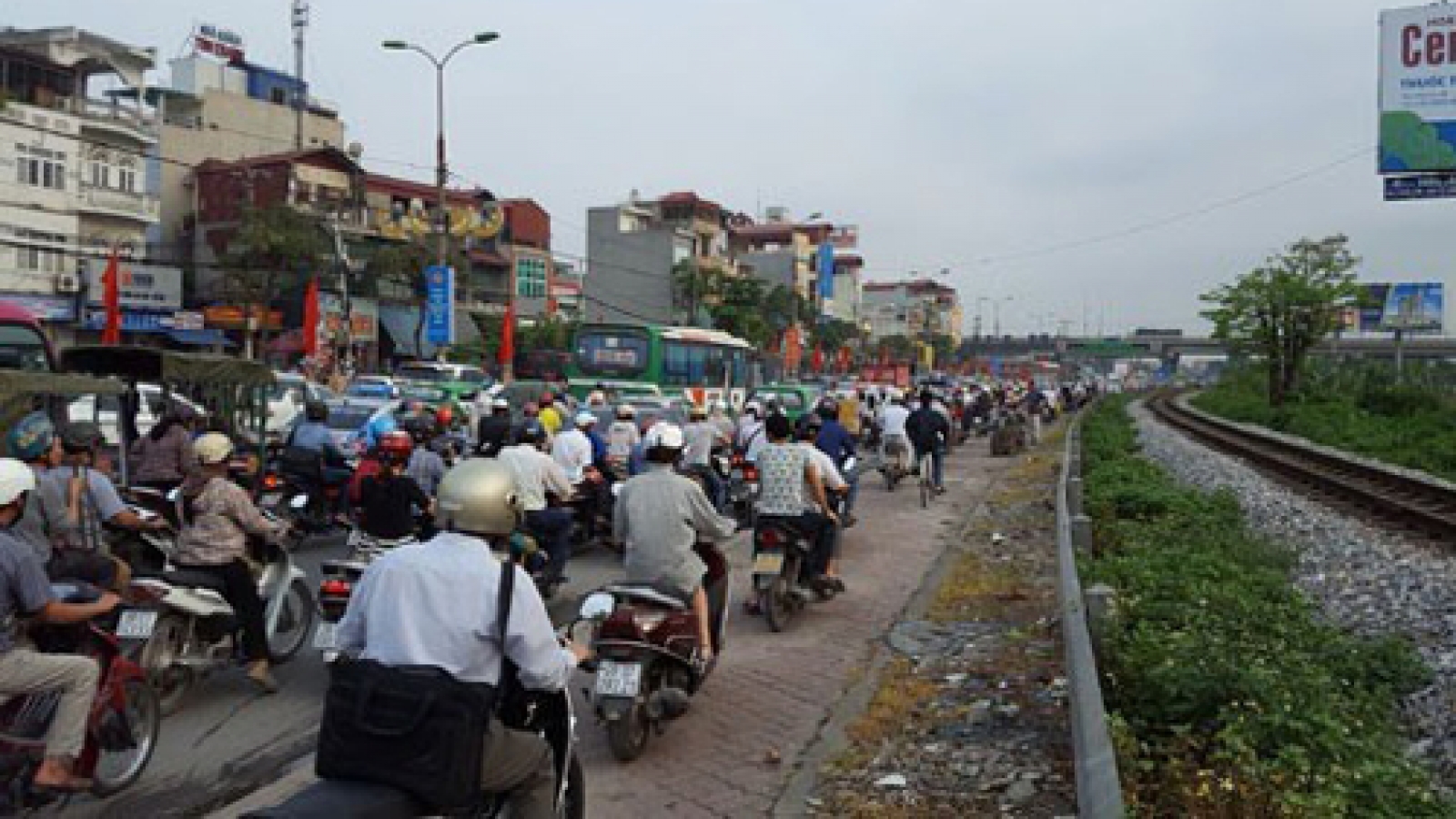 Measures taken to tackle traffic jams in Hanoi
