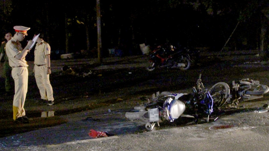 2 motorbikes crash head on in HCM City, killing 1, injuring 3