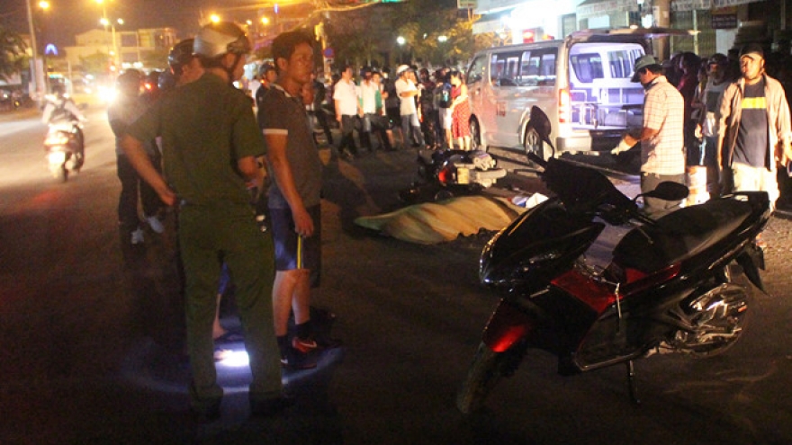 Motorbike and truck collide, killing 32-year-old woman