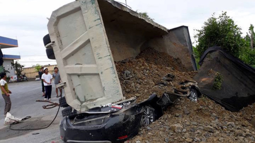 Man killed as truck crushes car on National Highway 1