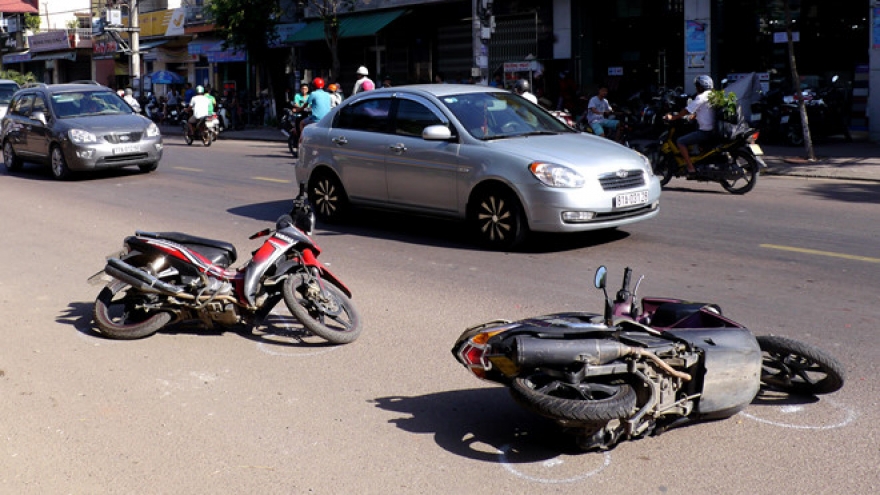 SUV slams into multiple motorbikes in city of Quy Nhon 