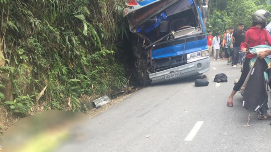 Bus crashes into mountainside in northern Vietnam killing 1, injuring 5