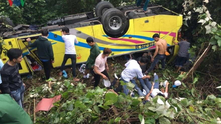 23 injured as passenger bus plunges down the Hai Van Pass