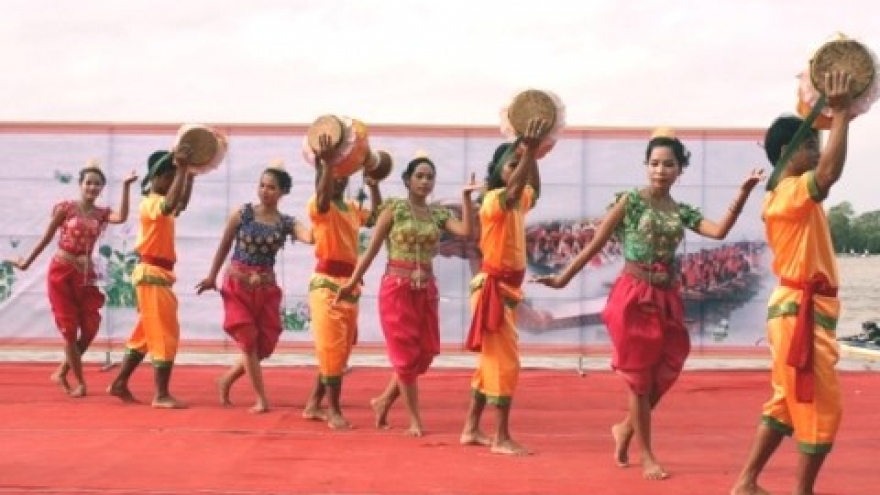 An Giang: Thousands perform in Khmer festival