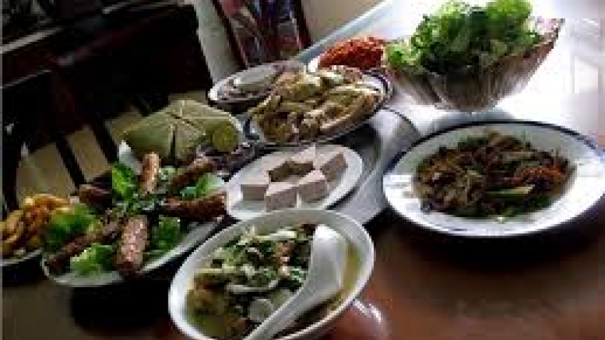 Vietnam's traditional Tet food loved in Laos