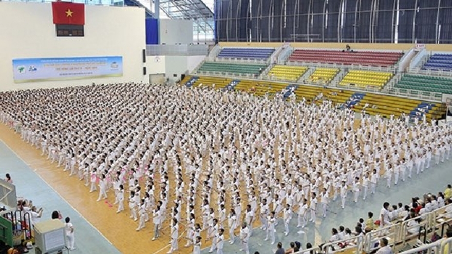 Record taiji performance gathers almost 3,000 elderly people