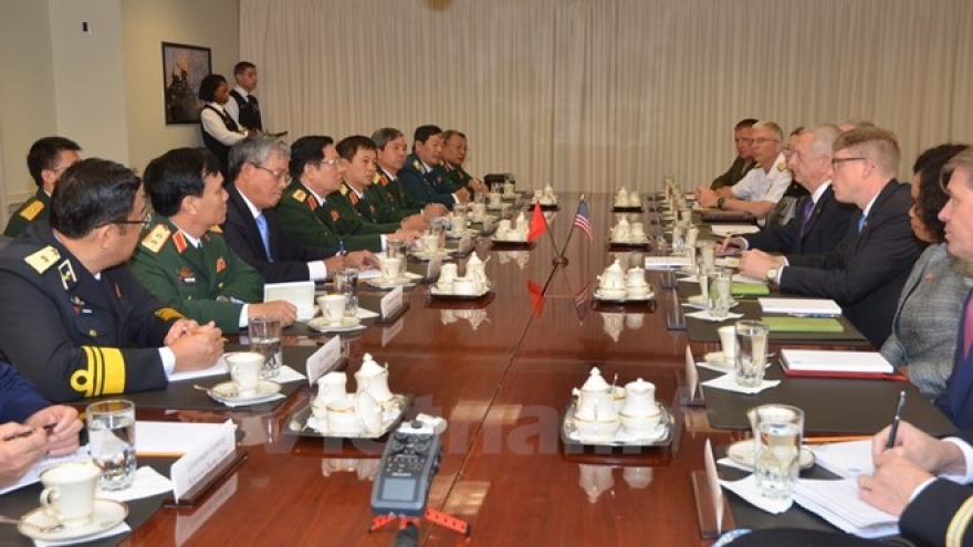 Vietnamese, US defence chiefs hold talks