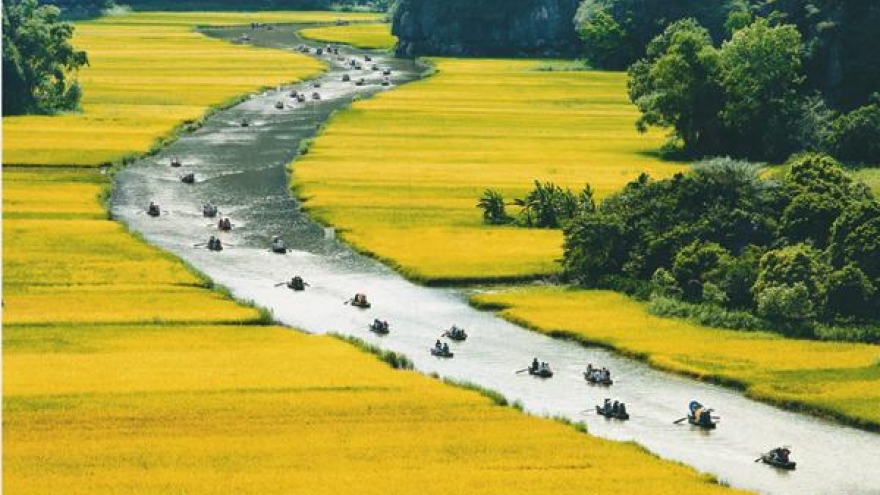 Discover the trans-Vietnam road in 20 days