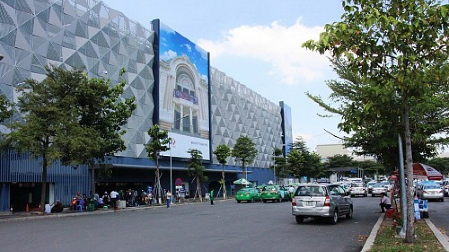 Tan Son Nhat airport has multi-storey parking lot