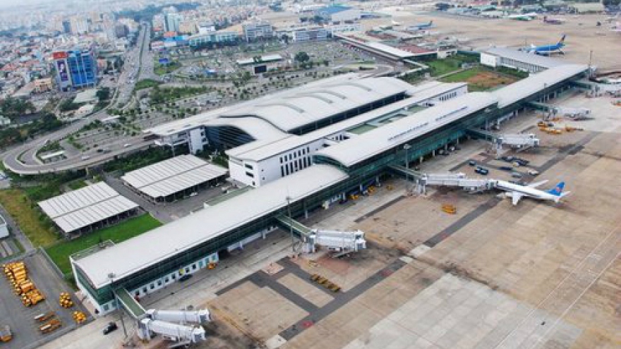 Saigon airport adopts new navigation method to address air traffic congestion