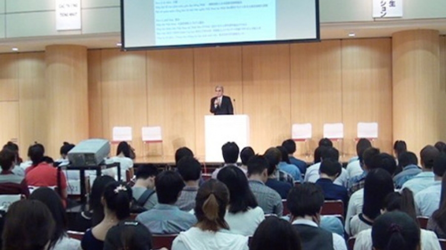 Vietnamese students learn about Japan culture