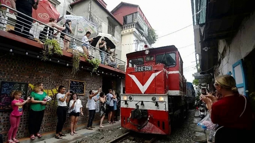 Hanoi Train Street a global top attraction experiencing overtourism