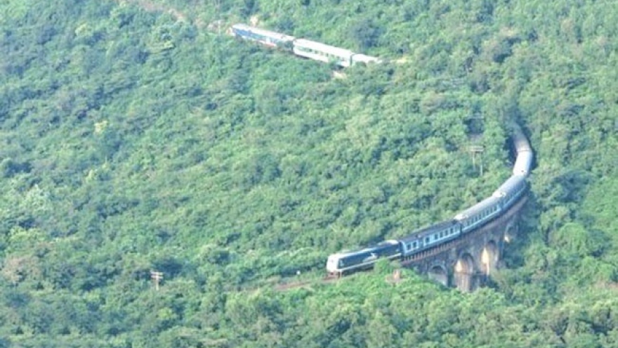 Vietnam needs double-track railway for further development: experts