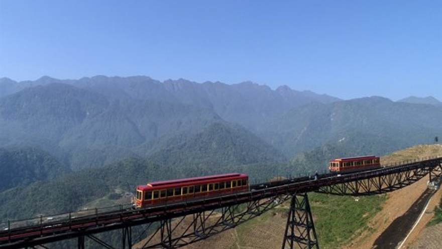Exploring Muong Hoa valley by mountain train 