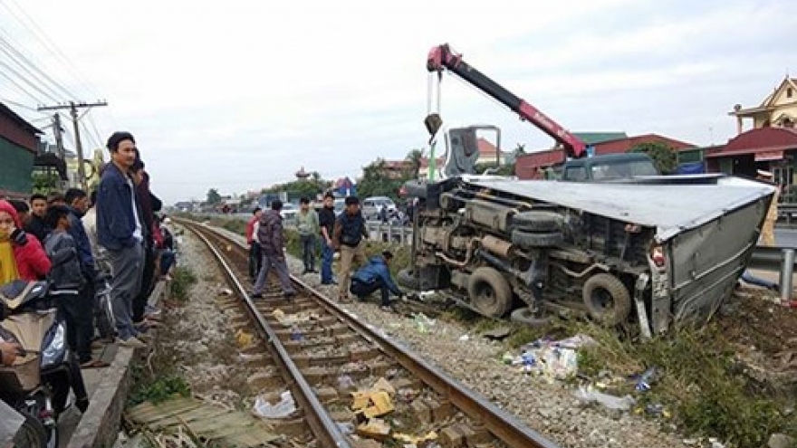 Train collides with truck on Hanoi-Hai Phong railway route