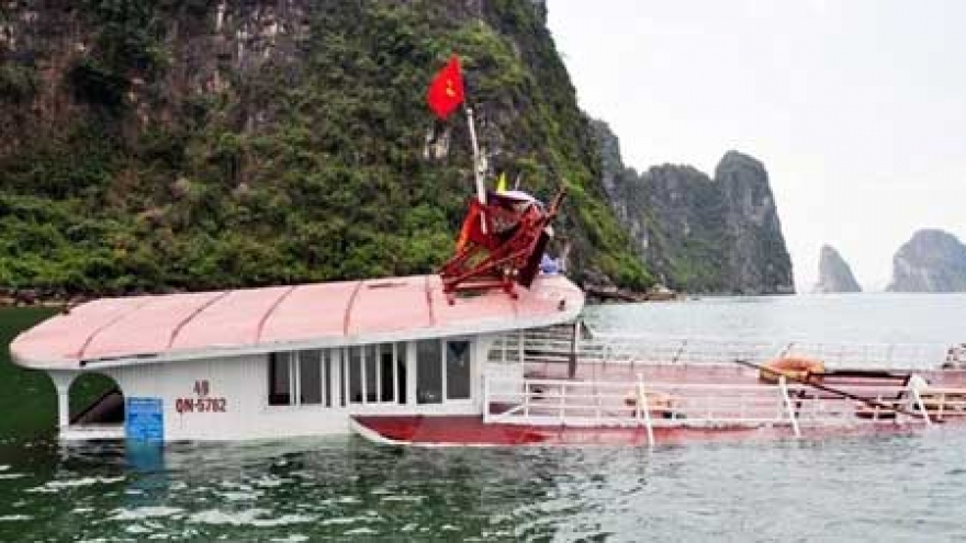 48 people rescued after boats collide on Ha Long Bay