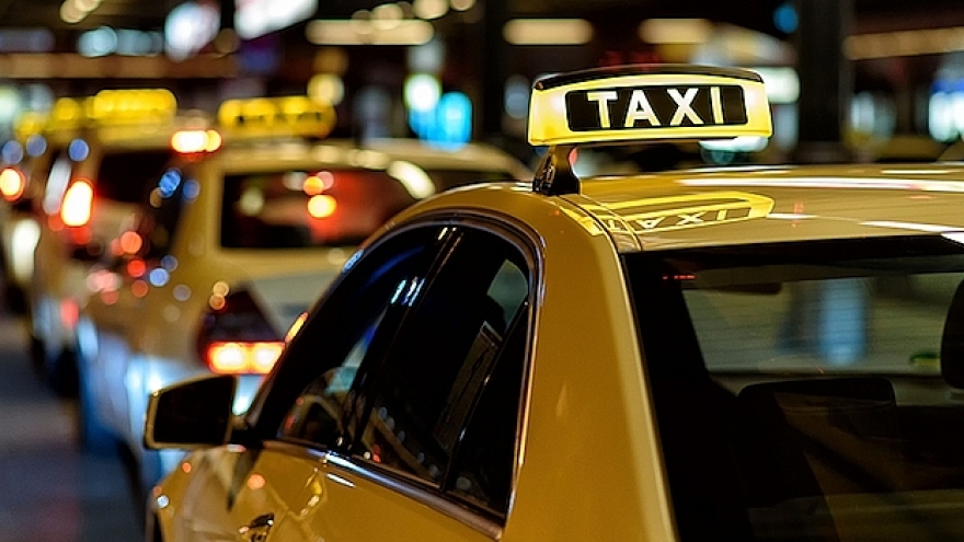 ComfortDelgro Savico Taxi suspends operations due to Uber and Grab