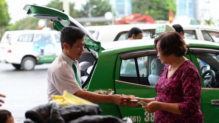 Vietnamese transport companies refuse to lower fare 