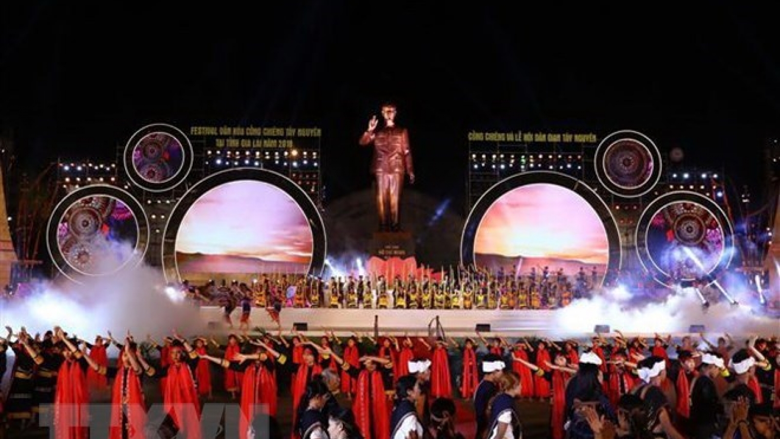 Prime Minister attends Tay Nguyen Gong Festival in Gia Lai