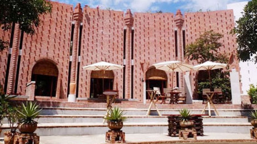 Contemplating unique terracotta wonders