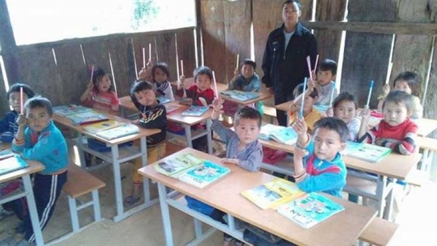 Male teachers stay the course on a difficult road