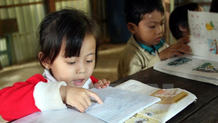 Military teacher promotes joy of learning on Hon Chuoi Island