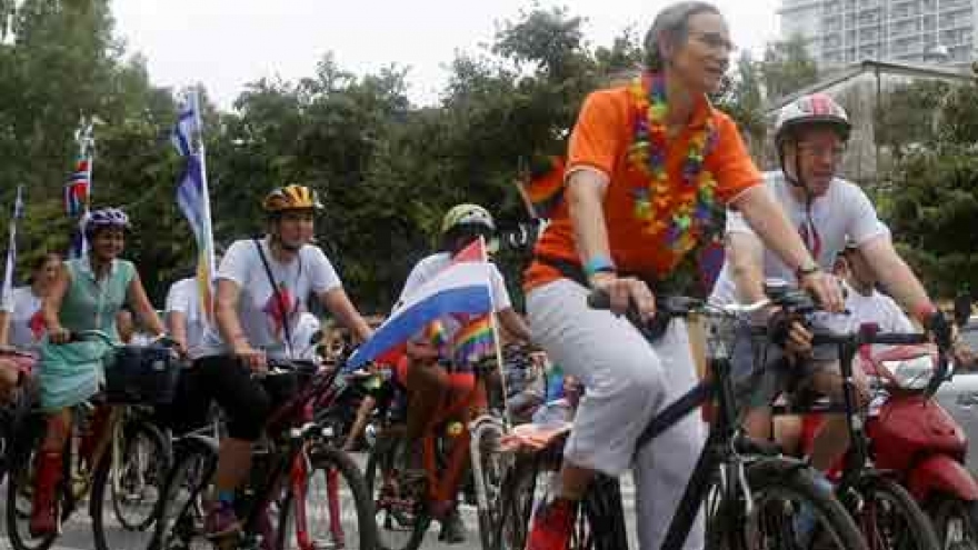 US ambassador joins LGBT pride parade in Hanoi