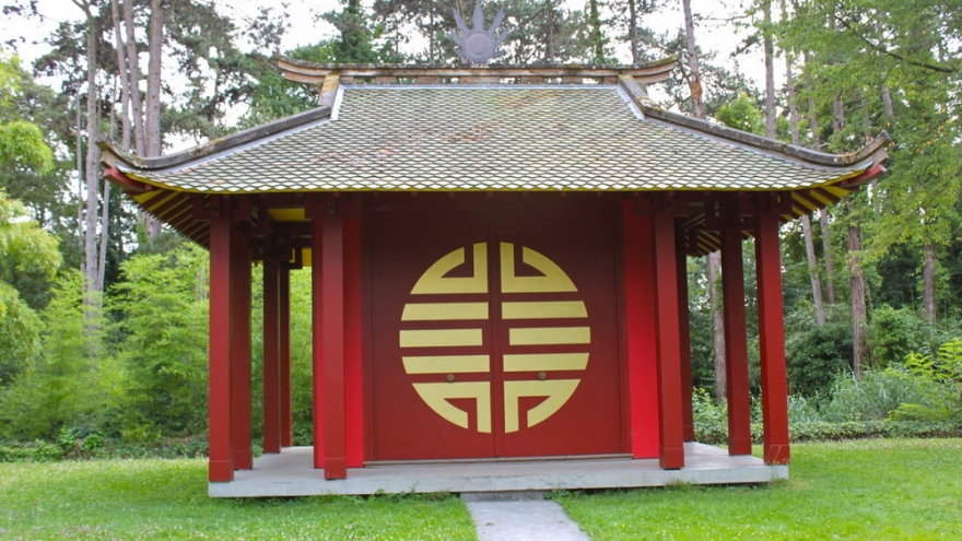A Vietnamese temple in France