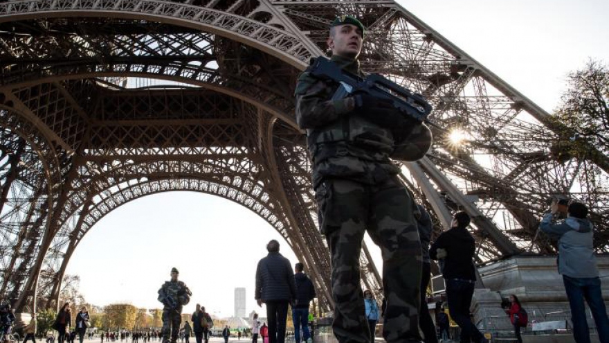 Hunting terrorists behind Paris attacks